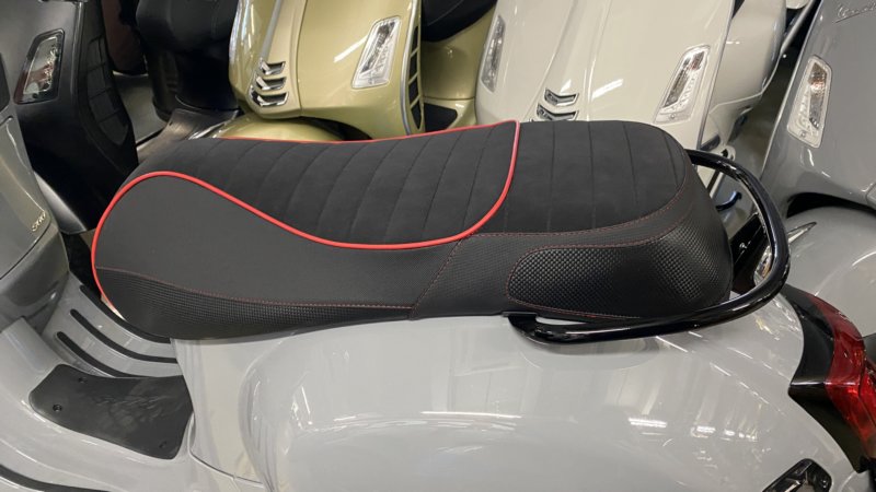 Sitzbank "Evolution" EvoDuo 2 für Vespa GTS 125/300 ab BJ 2014 Carbon Optik